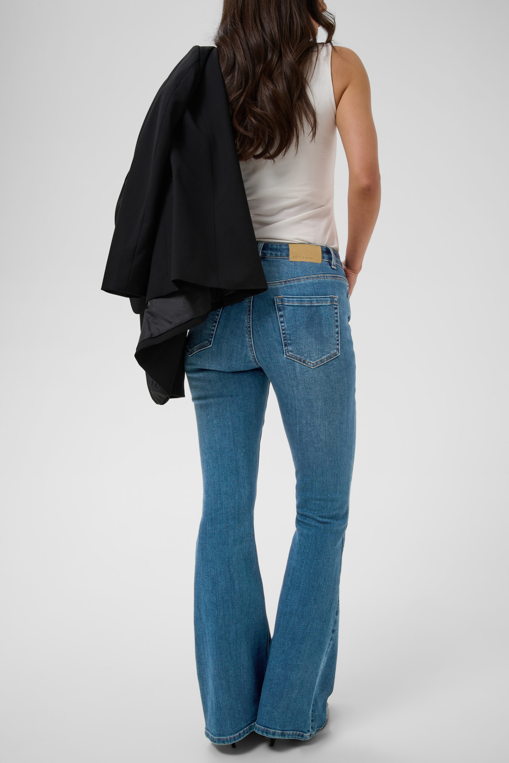 Forest HW Flared Jeans - Medium Blue Denim - Bild 5