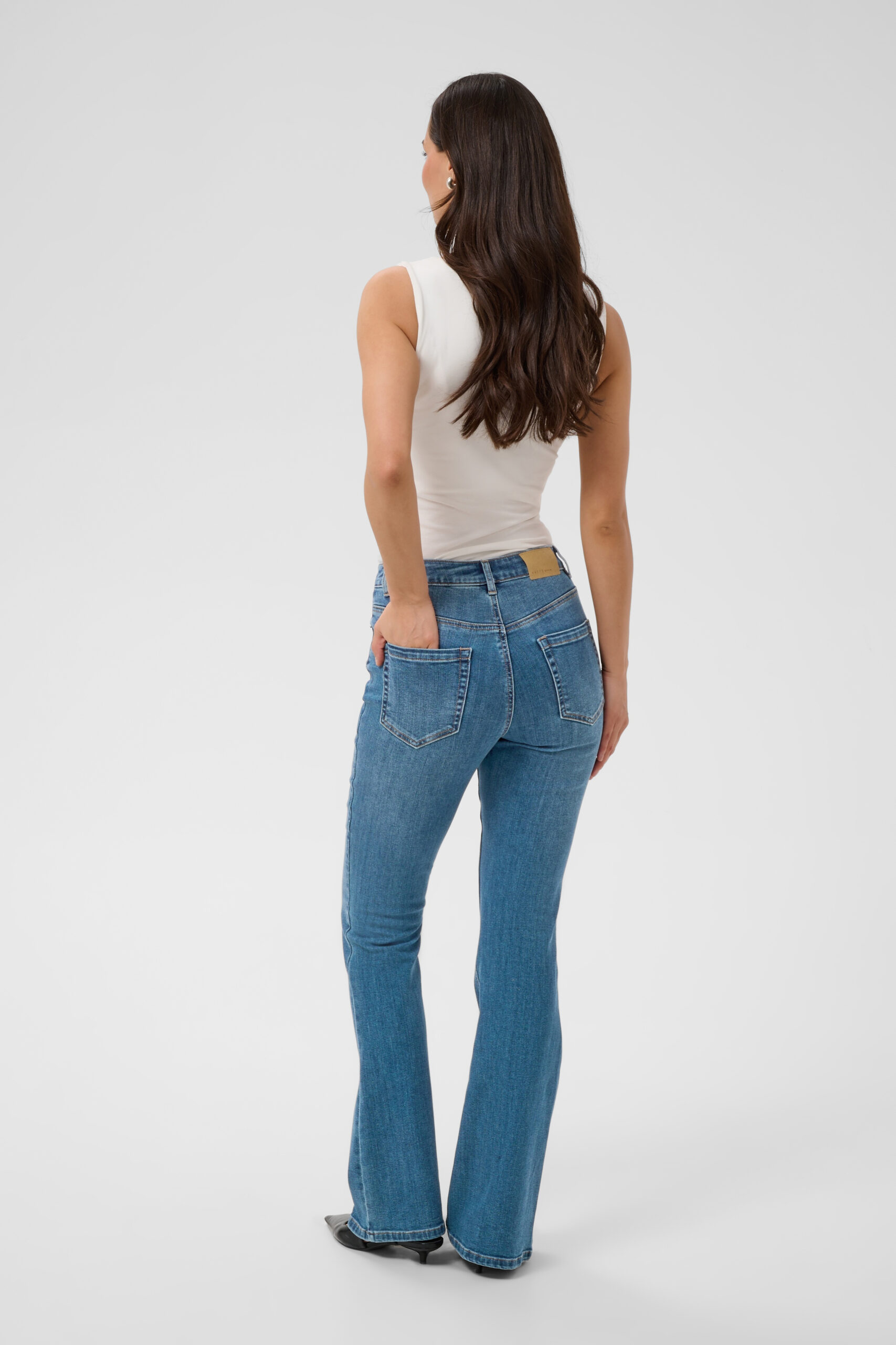 Forest HW Flared Jeans - Medium Blue Denim - Bild 6