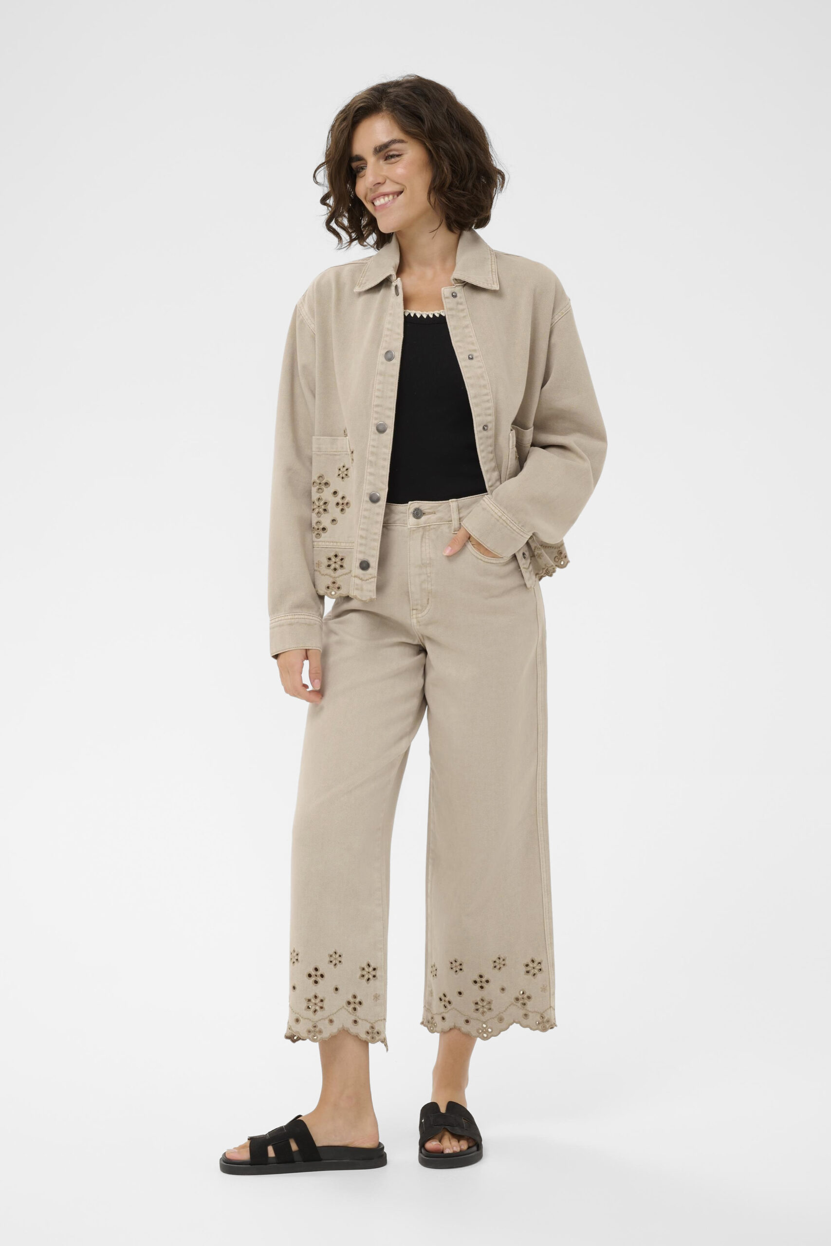 Mimi Broderie Anglaise Jeansjacka - Feather Gray - Bild 6