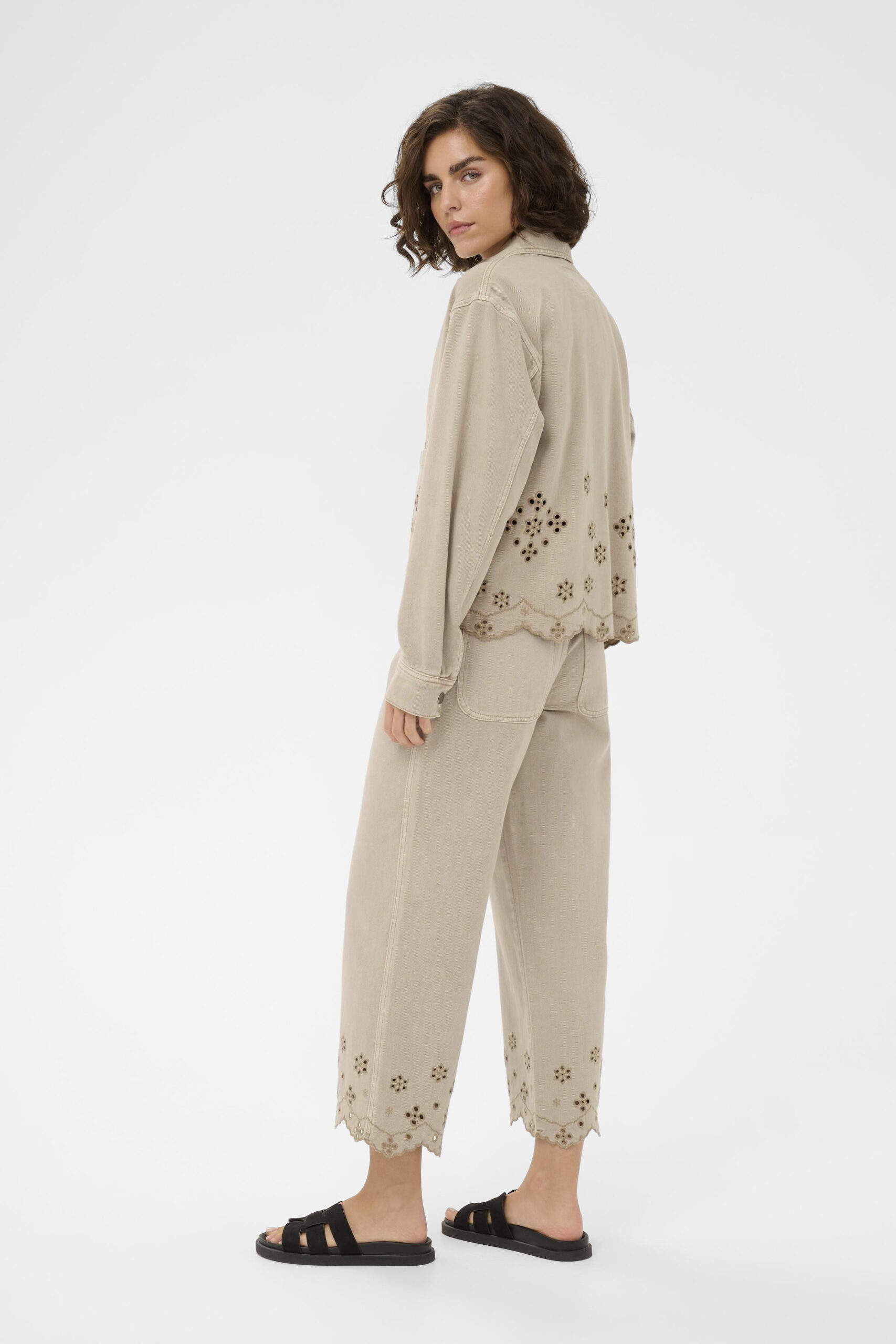 Mimi Broderie Anglaise Jeansjacka - Feather Gray - Bild 8