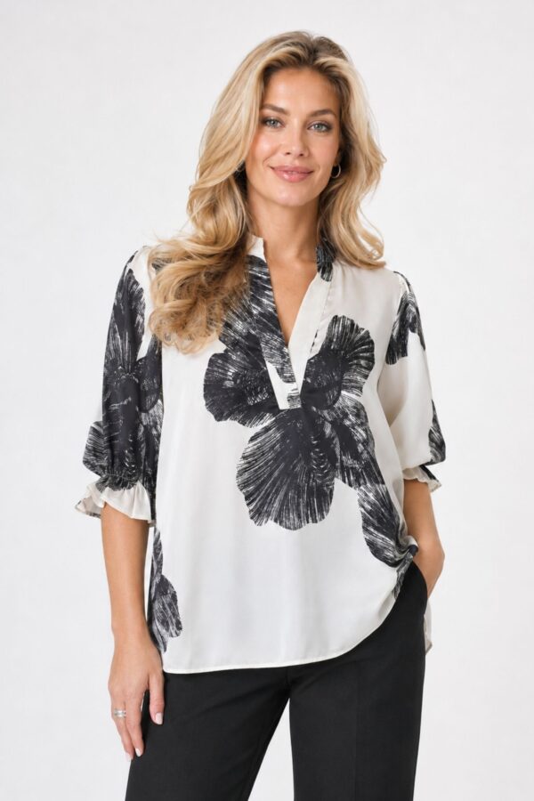 Venny Blus – Cream Flower