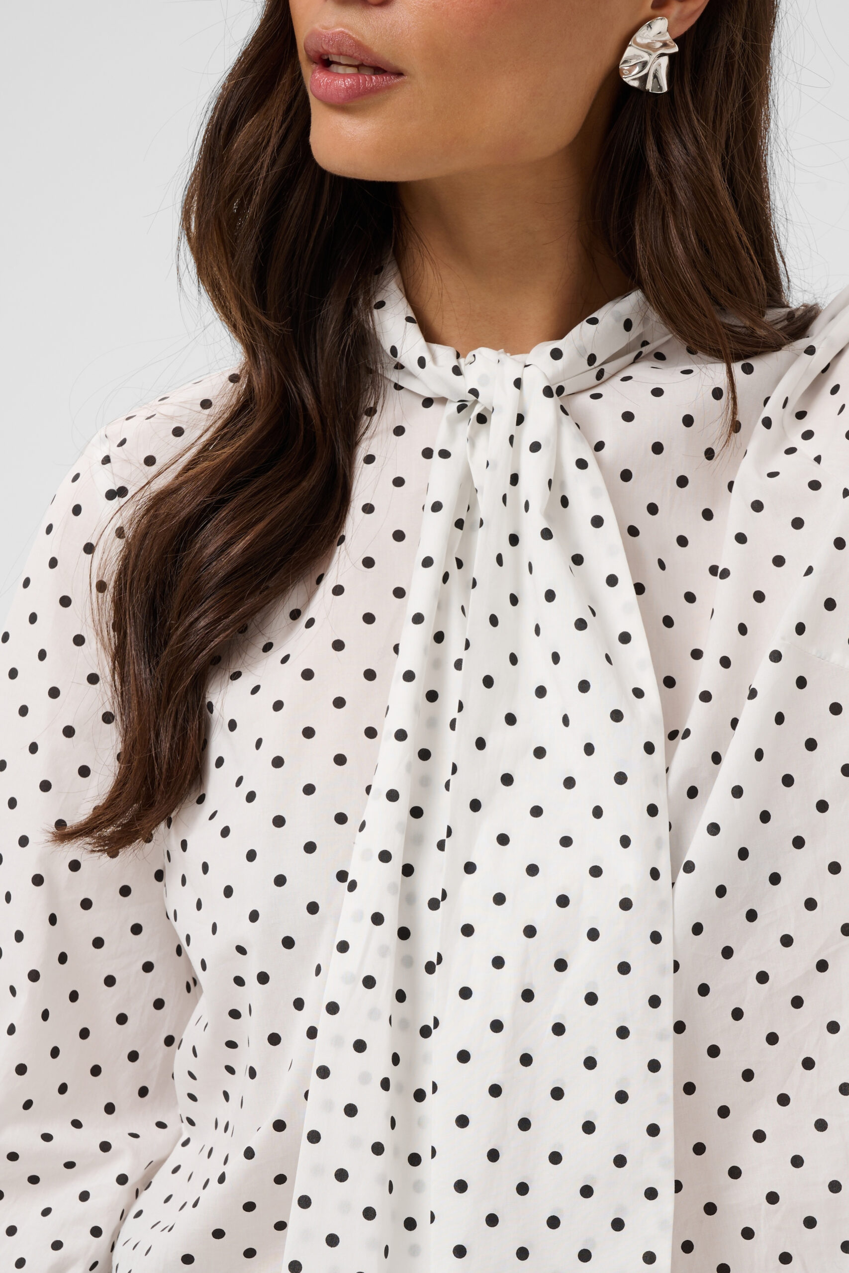 Milly Knytblus - White W. Black Dot - Bild 11