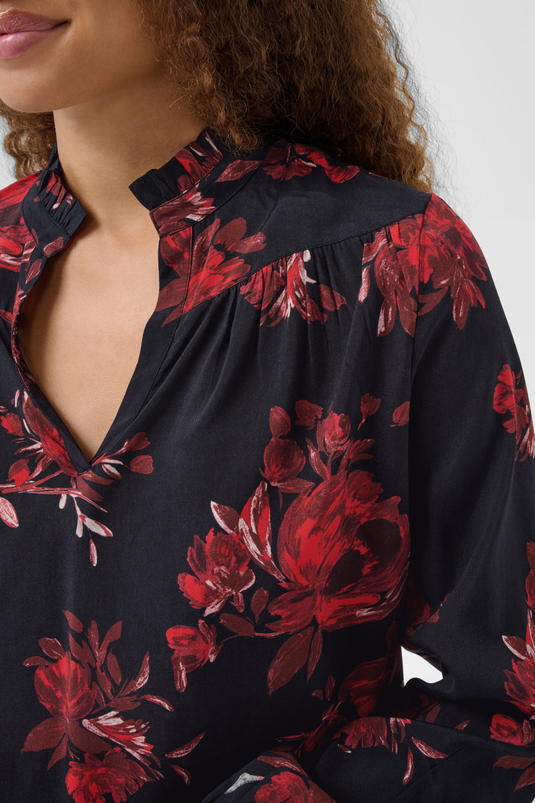 Hope Blus - Black/Red Flower - Bild 11